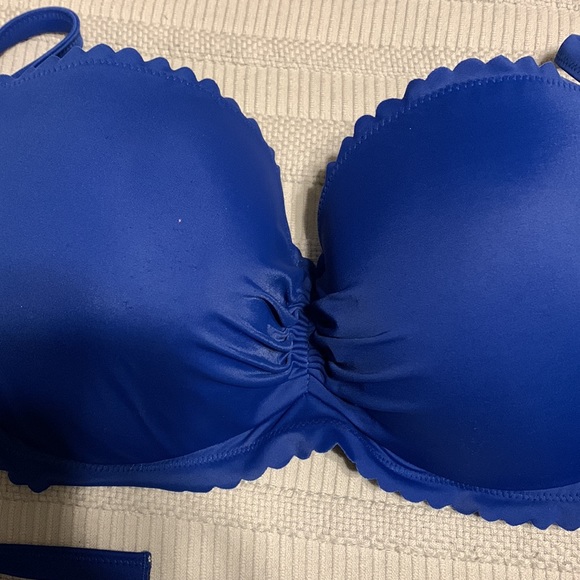Victorias Secret 36DD blue bikini halter swimsuit top with scallop detail - Picture 5 of 6